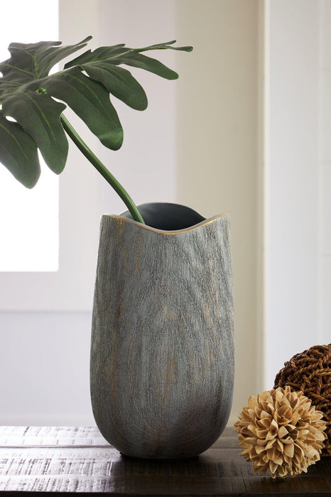 Iverly Vase