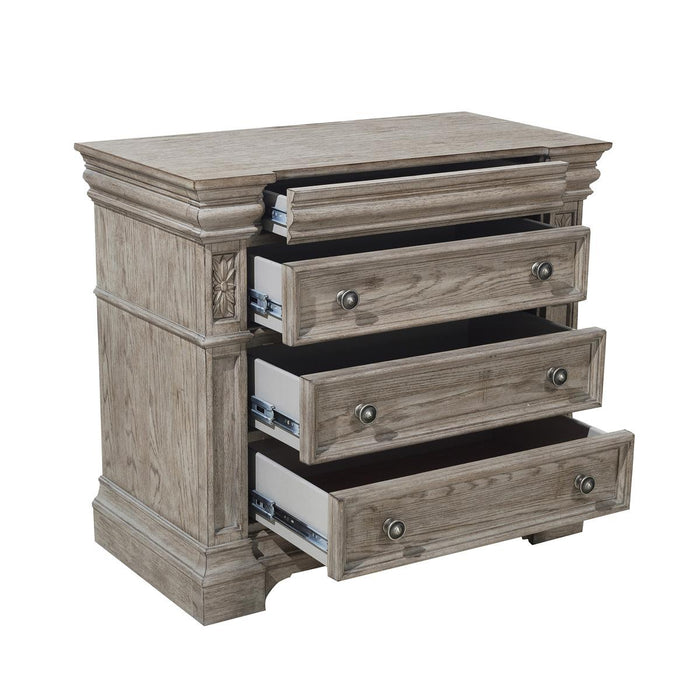 Pulaski Kingsbury Bachelor's Chest������in Gray