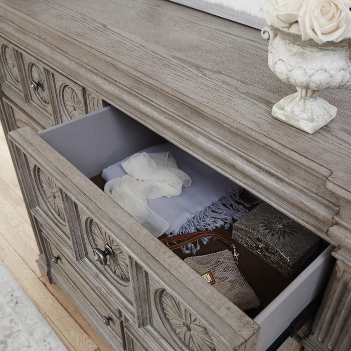 Pulaski Kingsbury Master Chest������in Gray